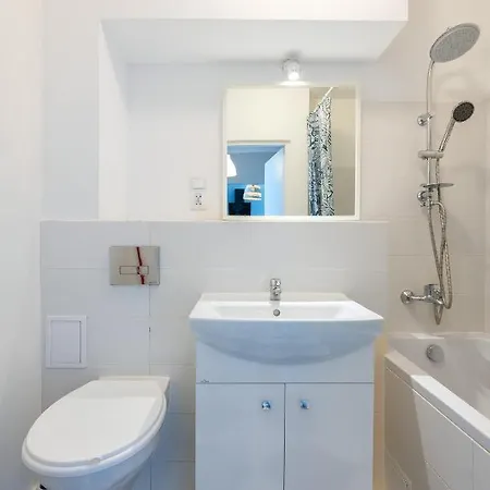 Maklakiewicza 17 - 700m Od Szpitala Mswia - 4km Do Lotniska Chopina - Maly Balkon - Piekny Widok Na Centrum Warszawy Apartment *