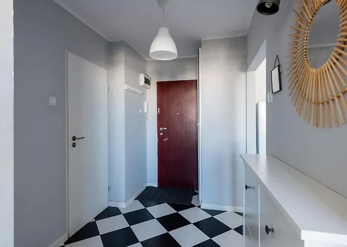 Maklakiewicza 17: View With Airport Proximity *