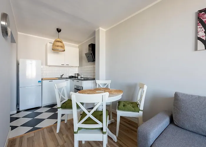 Maklakiewicza 17: View With Airport Proximity *