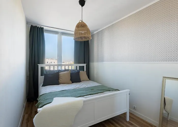 Maklakiewicza 17: View With Airport Proximity