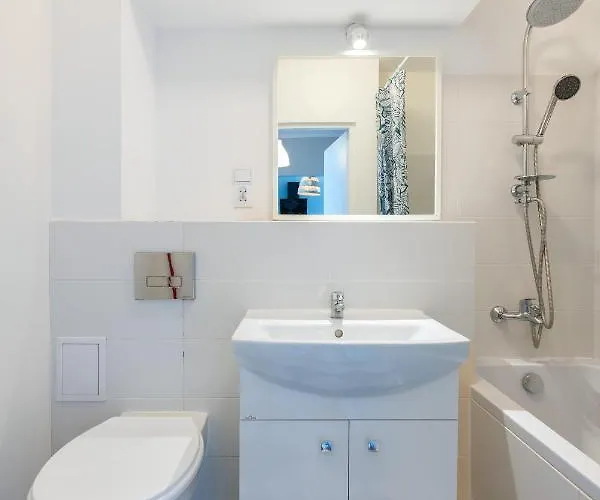 Maklakiewicza 17: View With Airport Proximity Apartment *