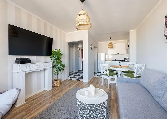 Maklakiewicza 17: View With Airport Proximity